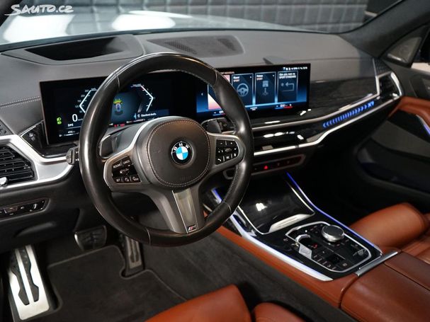 BMW X7 M xDrive 250 kW image number 16