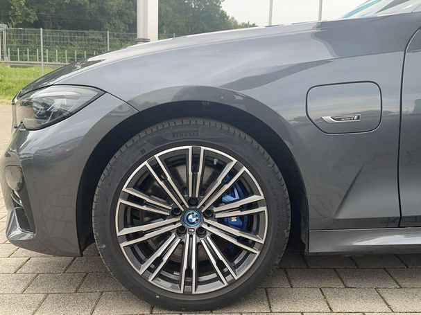 BMW 330 e Touring M Sport xDrive 215 kW image number 5