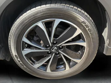 Car image 13