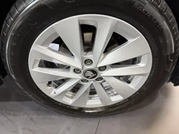 Car image 35