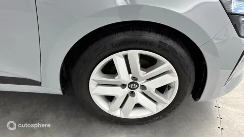 Car image 20