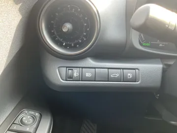 Car image 27