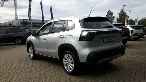 Car image 3