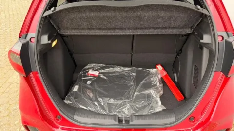 Car image 23