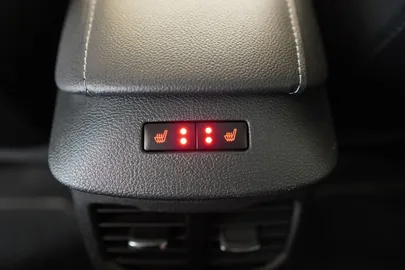 Car image 40