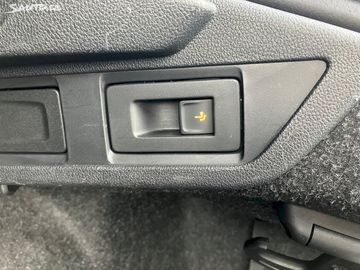 Car image 32