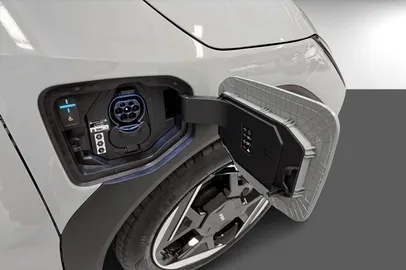 Car image 18