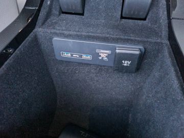 Car image 33