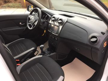 Car image 8