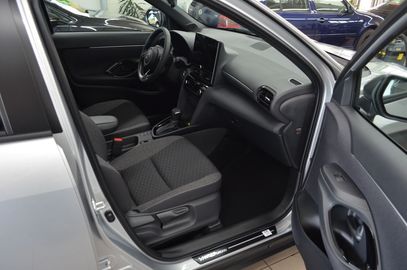 Car image 10