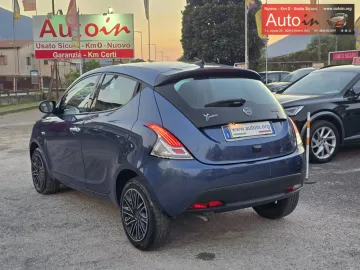 Car image 13