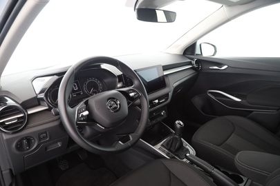 Car image 11