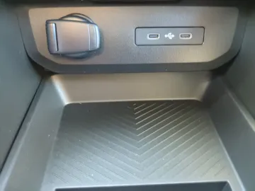 Car image 32