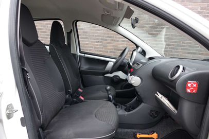 Car image 16