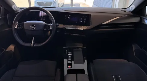 Car image 14