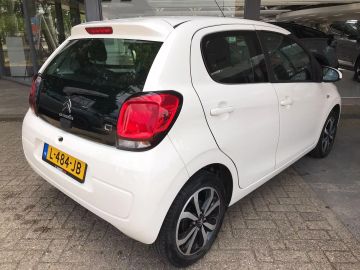 Car image 4