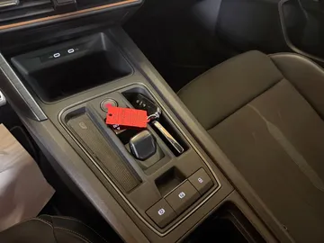 Car image 37