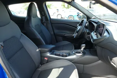 Car image 30
