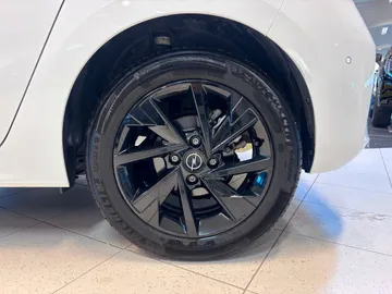Car image 25