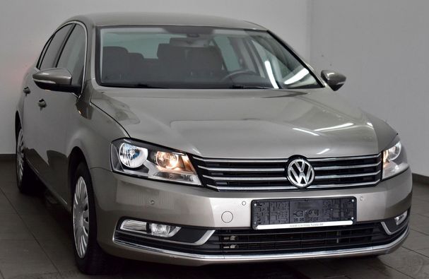 Volkswagen Passat Blue Comfortline 103 kW image number 11