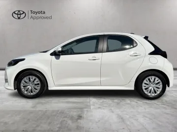 Car image 4