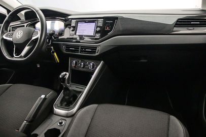 Car image 33