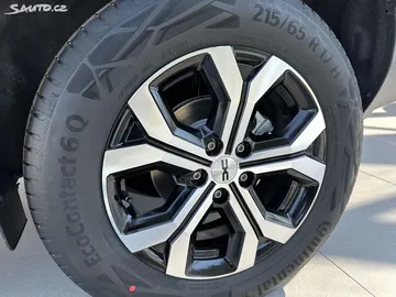 Car image 25