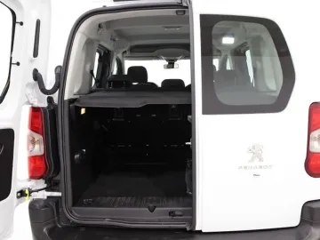 Car image 29