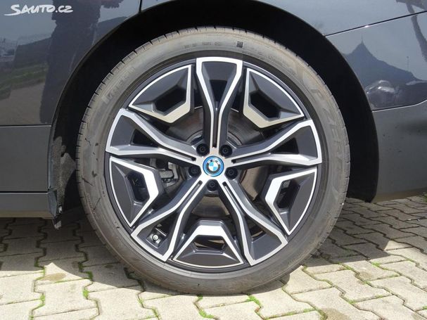 BMW iX xDrive40 240 kW image number 7