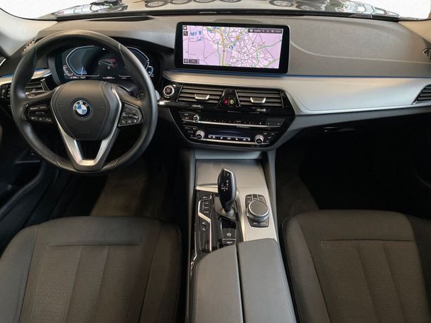 BMW 530 Touring 215 kW image number 11