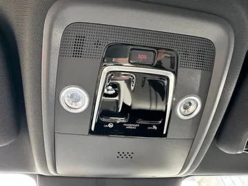 Car image 35