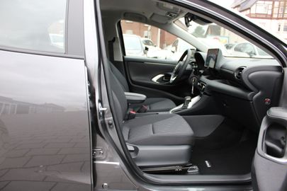 Car image 12