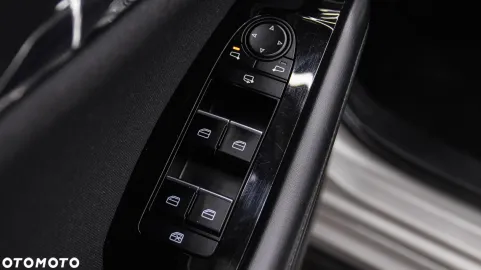 Car image 35