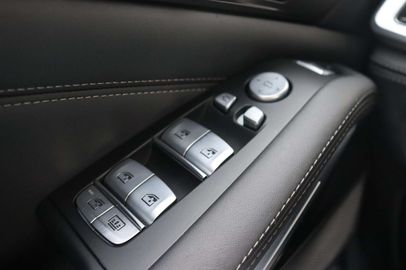 Car image 35