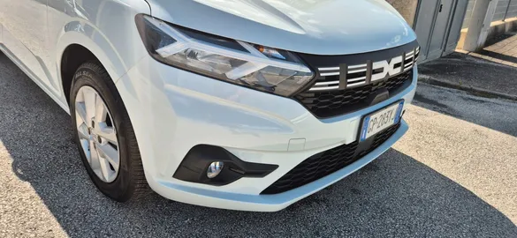 Car image 15