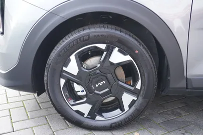 Car image 30