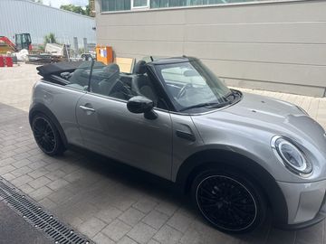 Car image 27