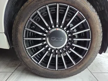 Car image 14