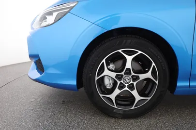 Car image 30