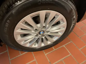 Car image 35