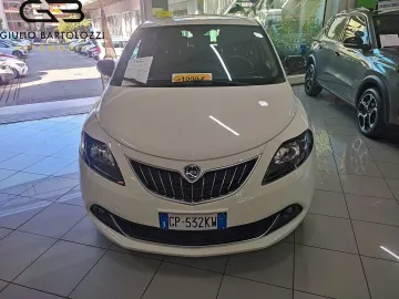 Car image 4