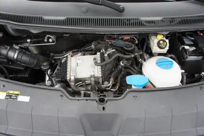 Car image 25