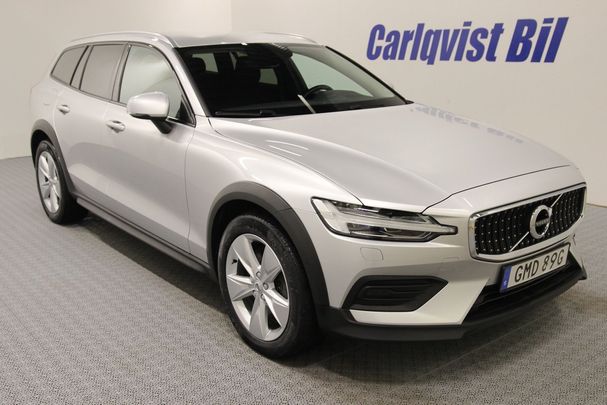 Volvo V60 Cross Country B4 AWD 146 kW image number 2