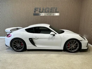 Car image 26