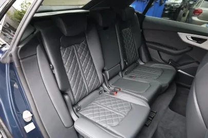 Car image 46