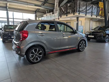Car image 5