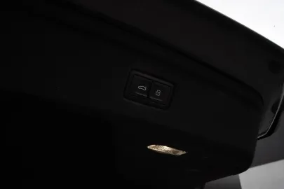 Car image 34