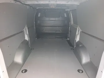 Car image 27