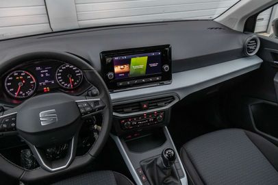 Car image 30