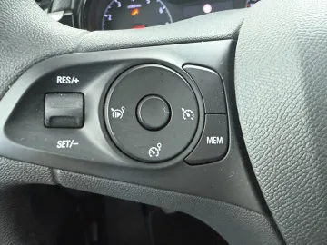 Car image 36